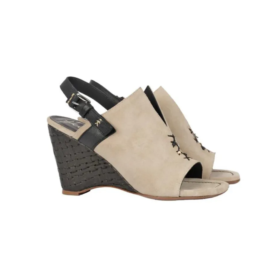 Camoscio Vintage wedge sandals in Beige