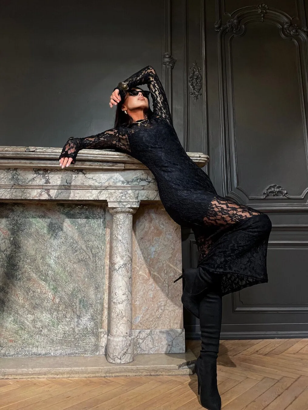 Elegant Round Neck Sheer Lace Bodycon Midi Dress