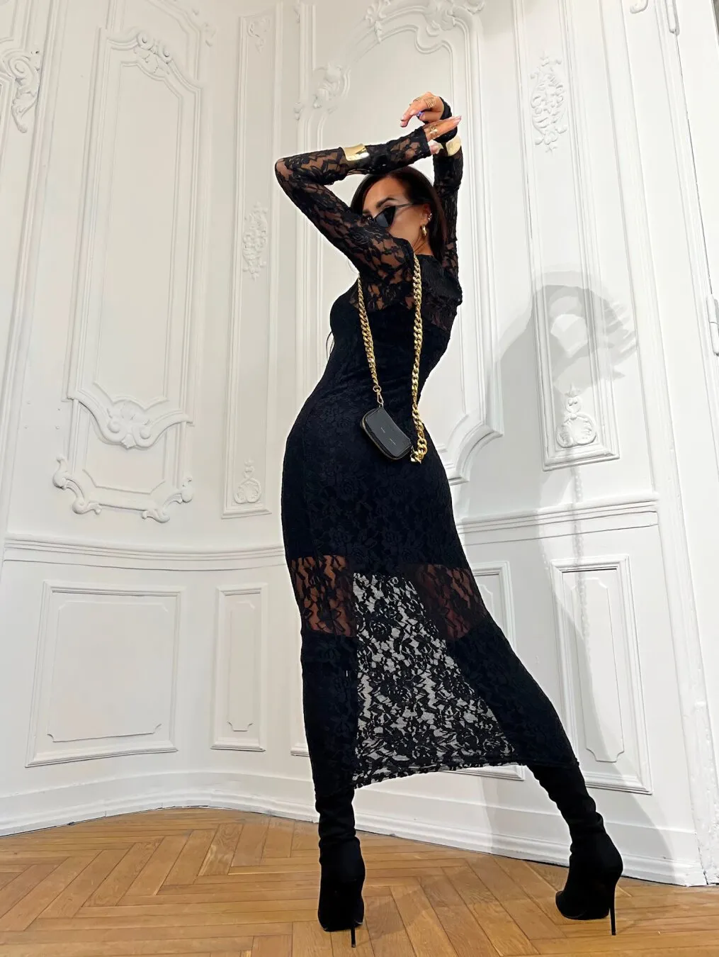 Elegant Round Neck Sheer Lace Bodycon Midi Dress