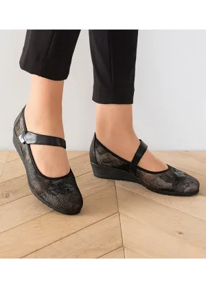 Fancy leather toe-boots