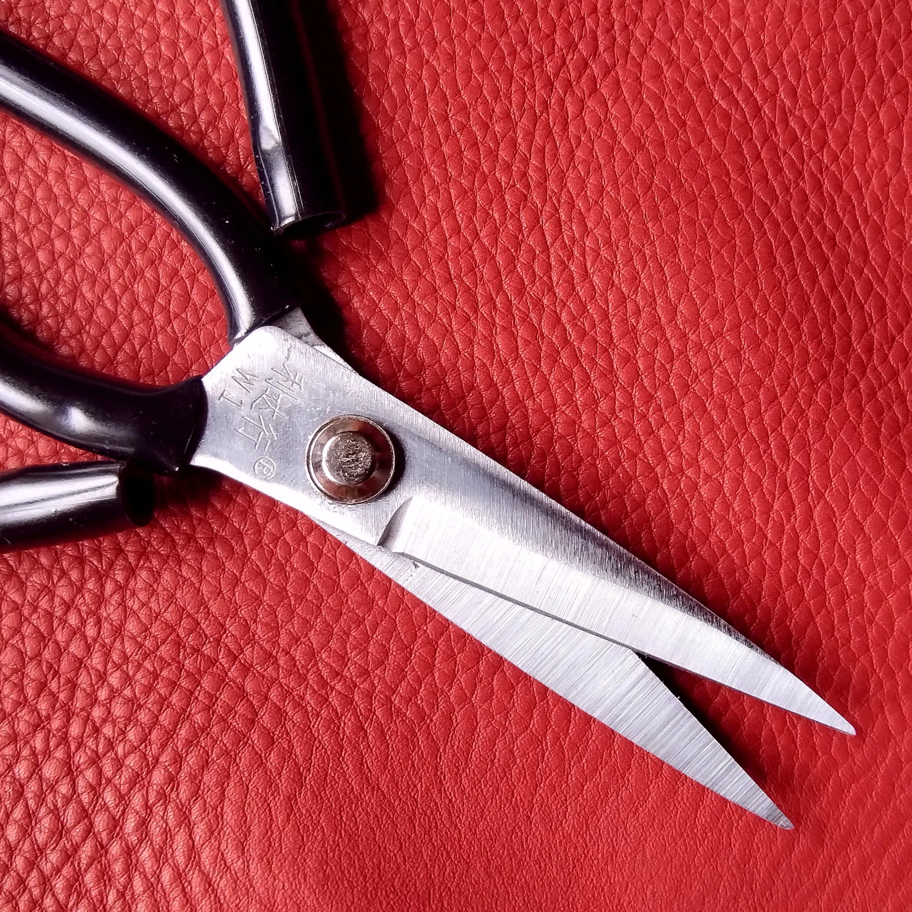 Heavy-Duty Universal Scissors for Leather and Rubber