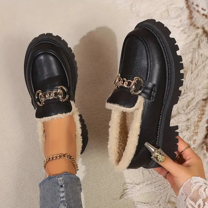 Marly | Zwarte Loafer met Fluffy Voering en Gouden Kettingdetail